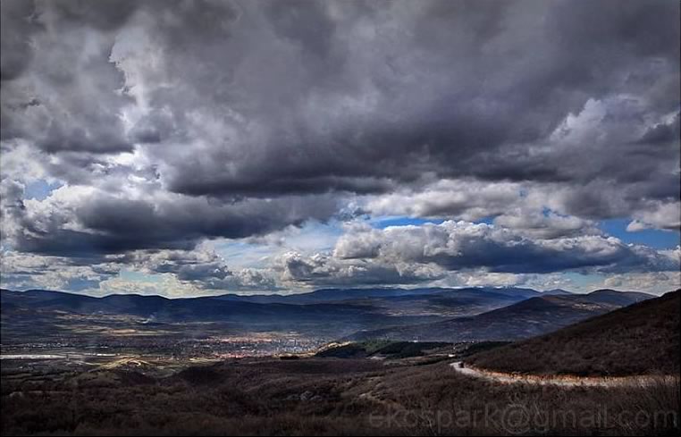 image036.jpg - Approaching Pirot, town in south-eastern Serbia