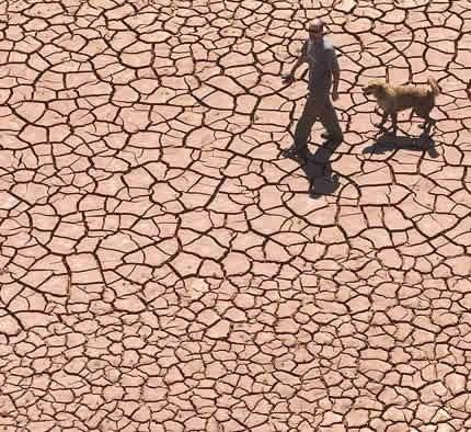 5.JPG - Do 2070 god : toplija, suvlja klima vodi do smanjenja kišnih perioda i dužig sušnih perioda što direktno utiče na smanjenje proizvodnje električne energije.